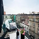 Central Balcony Apartment - Window On Cracow